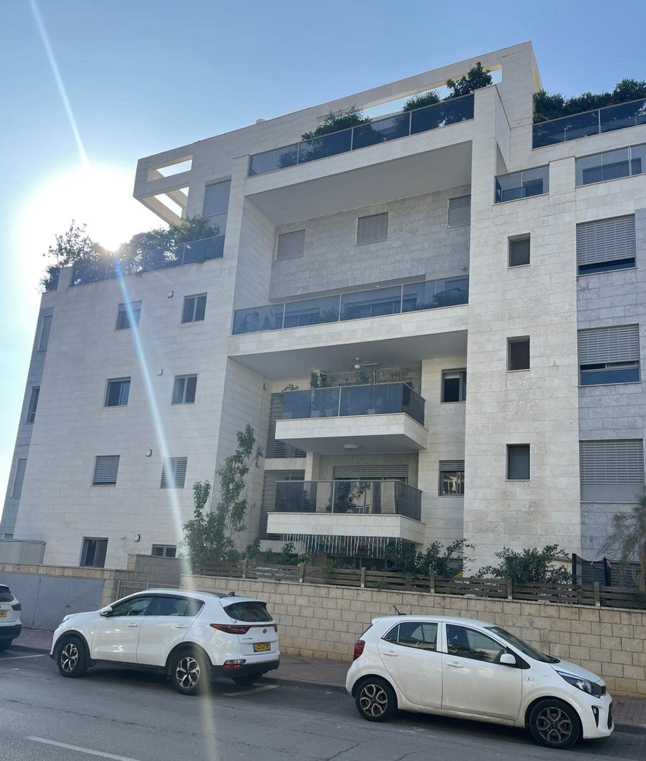 דירה גדולה בבניין חדש במרכז רעננה