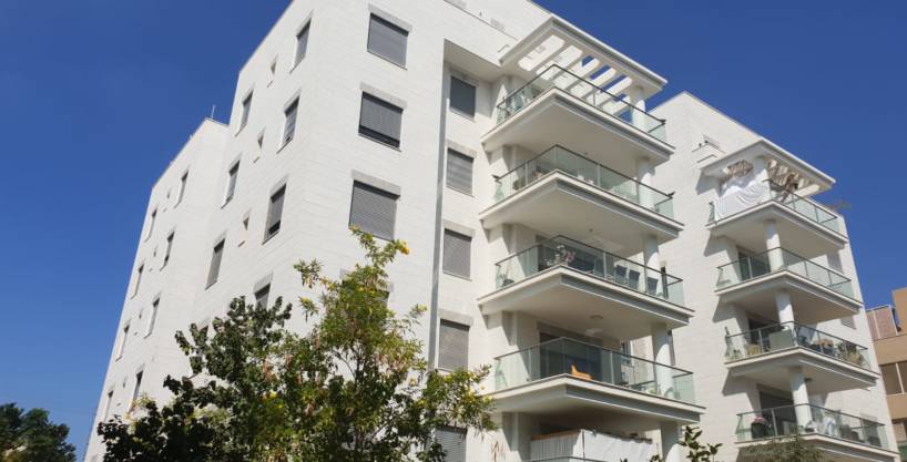 5 rooms in a new building in the center of Ra’anana