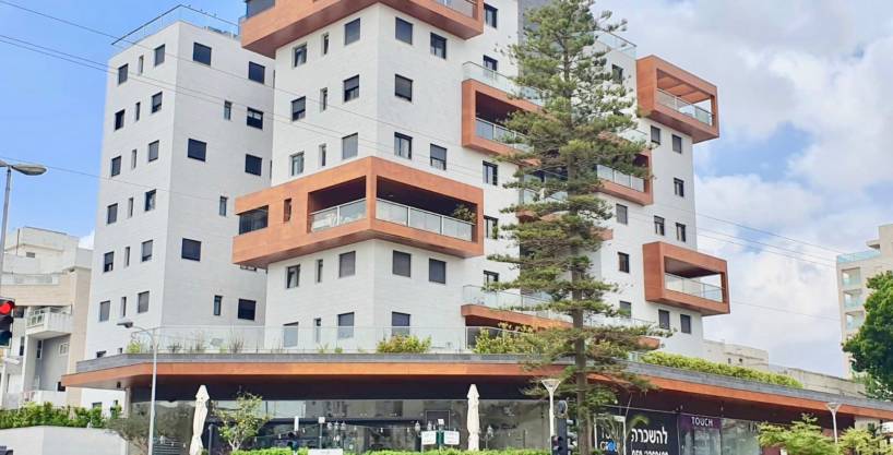 FOR SALE – EXCEPTIONAL DUPLEX PENTHOUSE IN THE HEART OF RAANANA!