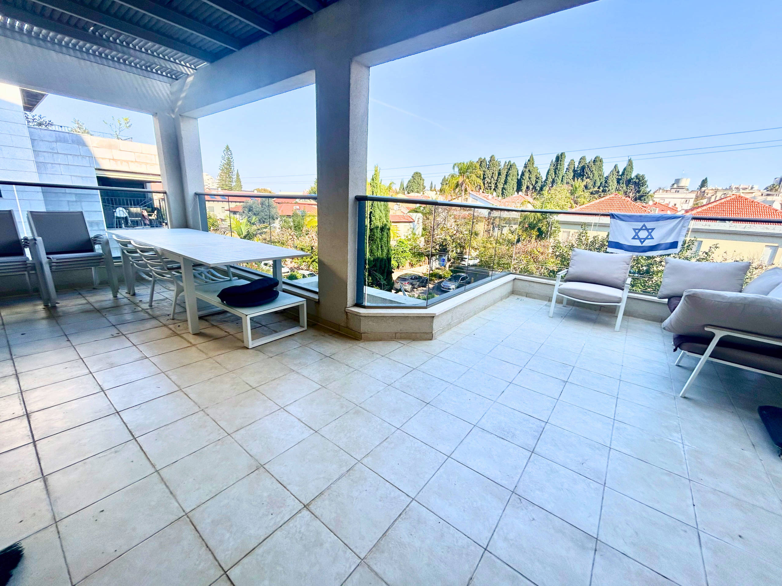 For rent mini penthouse of 3 rooms in the east of Raanana